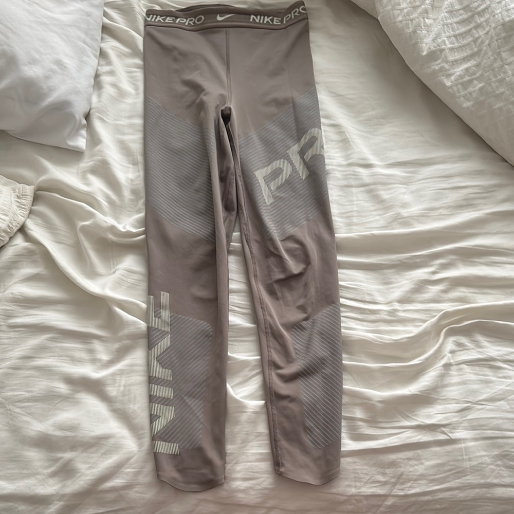 Nike Pro Taupe Leggings